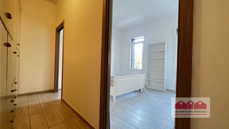 ZONA SAN BORTOLO: BILOCALE ARREDATO IN POSIZIONE COMODA AL CENTRO. COMPOSTO DA SOGGIORNO CON ANGO...