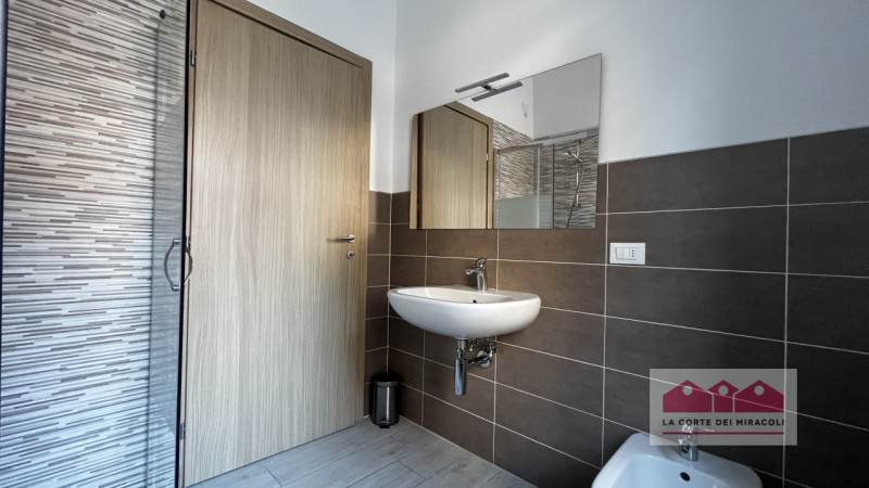 ZONA SAN BORTOLO: BILOCALE ARREDATO IN POSIZIONE COMODA AL CENTRO. COMPOSTO DA SOGGIORNO CON ANGO...