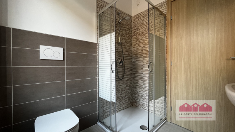 ZONA SAN BORTOLO: BILOCALE ARREDATO IN POSIZIONE COMODA AL CENTRO. COMPOSTO DA SOGGIORNO CON ANGO...