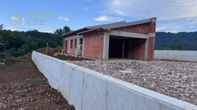 MONTE DI MALO – Loc. Priabona: A soli 10 minuti da Malo, villetta indipendente in costruzione sit...