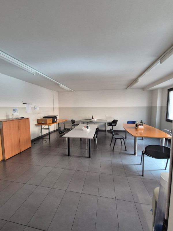 CAPANNONE INDUSTRIALE DI 2.000 MQ IN VENDITA A VELO D'ASTICO - Rif. 8314

Proponiamo in vendita u...