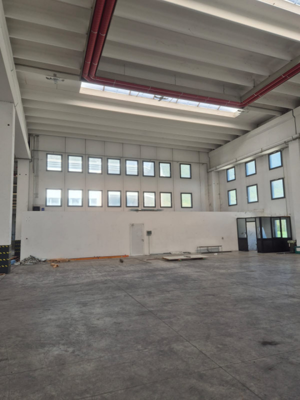 CAPANNONE INDUSTRIALE DI 2.000 MQ IN VENDITA A VELO D'ASTICO - Rif. 8314

Proponiamo in vendita u...