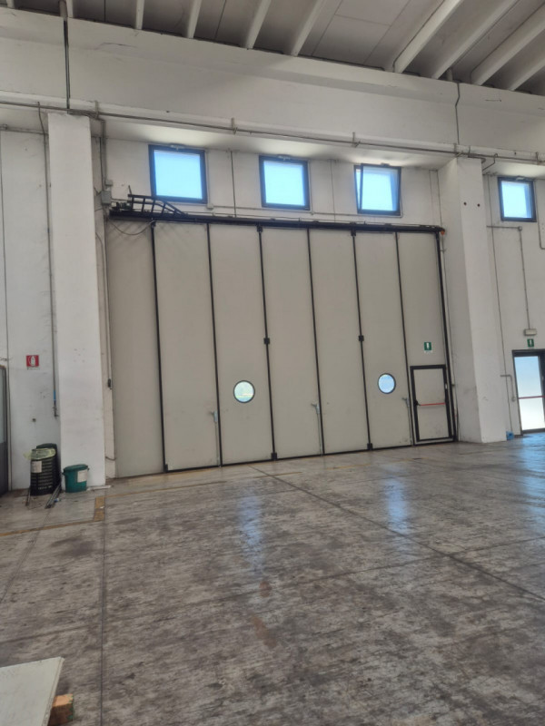 CAPANNONE INDUSTRIALE DI 2.000 MQ IN VENDITA A VELO D'ASTICO - Rif. 8314

Proponiamo in vendita u...