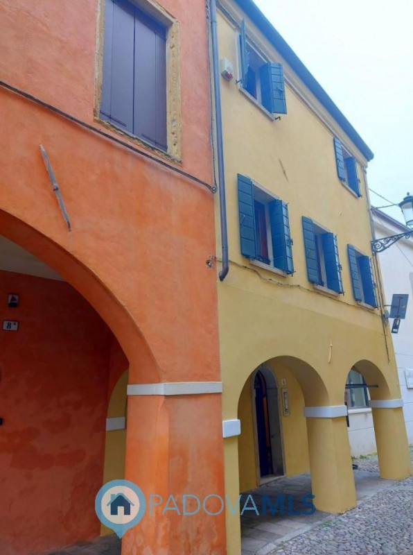 Immobile in esclusiva al Gruppo Padova MLS
Palazzetto indipendente nel cuore del Centro Storico d...