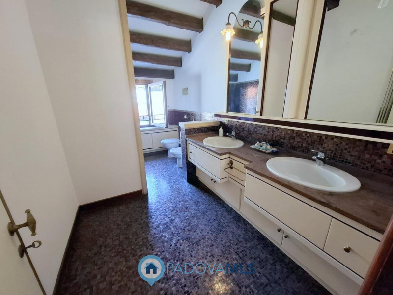 Immobile in esclusiva al Gruppo Padova MLS
Se stai cercando una residenza esclusiva nel cuore pul...