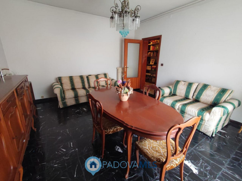 Immobile in esclusiva al Gruppo Padova MLS
Proponiamo in vendita un immobile residenziale di circ...