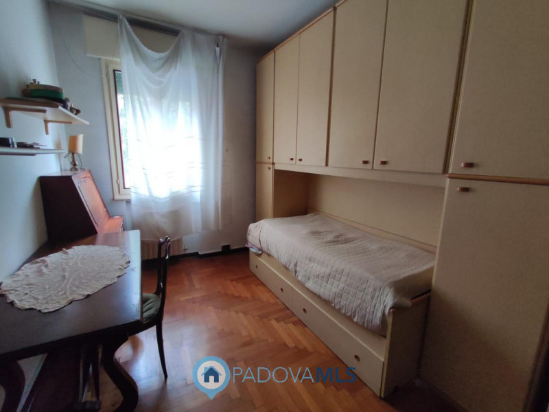 Immobile in esclusiva al Gruppo Padova MLS
Proponiamo in vendita un immobile residenziale di circ...