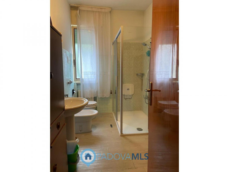 Immobile in esclusiva al Gruppo Padova MLS
Proponiamo in vendita un immobile residenziale di circ...