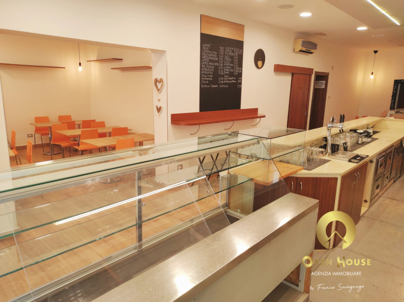 OPEN HOUSE by Franco Savegnago presenta l'affitto dell'attività ed arredamento per attività di Ba...