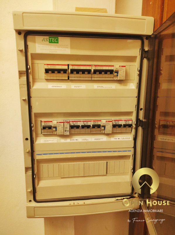 OPEN HOUSE by Franco Savegnago presenta l'affitto dell'attività ed arredamento per attività di Ba...