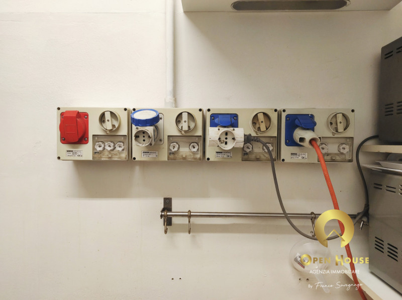 OPEN HOUSE by Franco Savegnago presenta l'affitto dell'attività ed arredamento per attività di Ba...