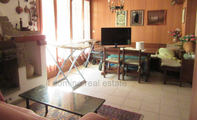 In centro alla Sacra Famiglia, comoda a tutti i servizi, villa singola degli anni '70 con giardin...