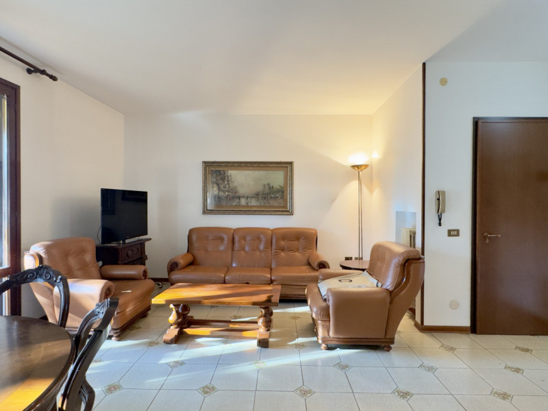 Nel cuore di Caselle di Selvazzano, in un contesto residenziale riservato e circondato dal verde,...