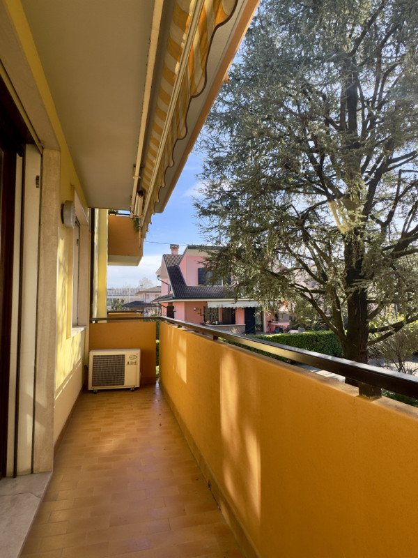 Nel cuore di Caselle di Selvazzano, in un contesto residenziale riservato e circondato dal verde,...