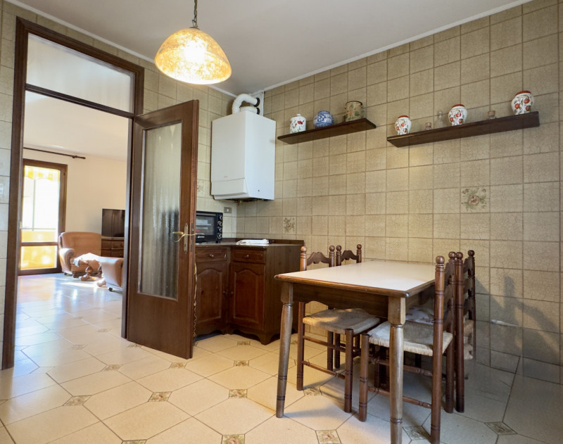 Nel cuore di Caselle di Selvazzano, in un contesto residenziale riservato e circondato dal verde,...