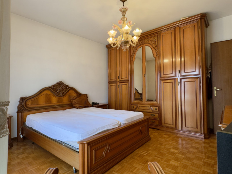 Nel cuore di Caselle di Selvazzano, in un contesto residenziale riservato e circondato dal verde,...