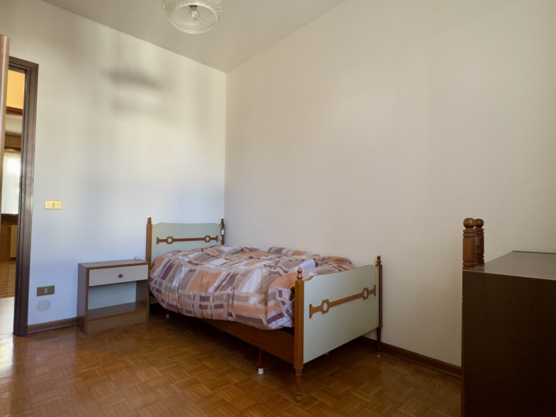 Nel cuore di Caselle di Selvazzano, in un contesto residenziale riservato e circondato dal verde,...