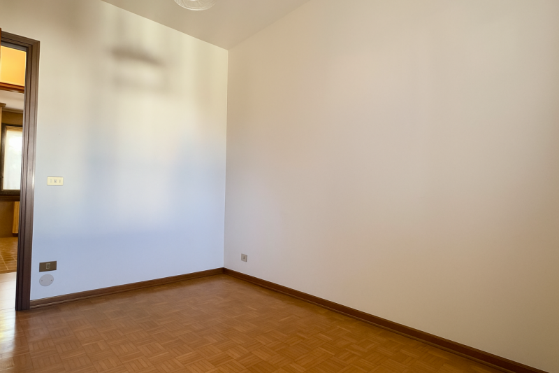 Nel cuore di Caselle di Selvazzano, in un contesto residenziale riservato e circondato dal verde,...