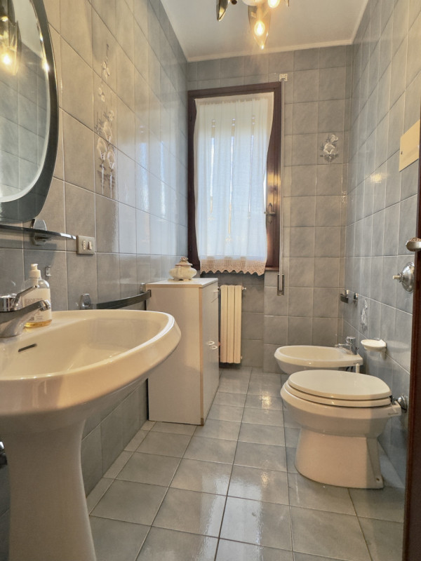 Nel cuore di Caselle di Selvazzano, in un contesto residenziale riservato e circondato dal verde,...