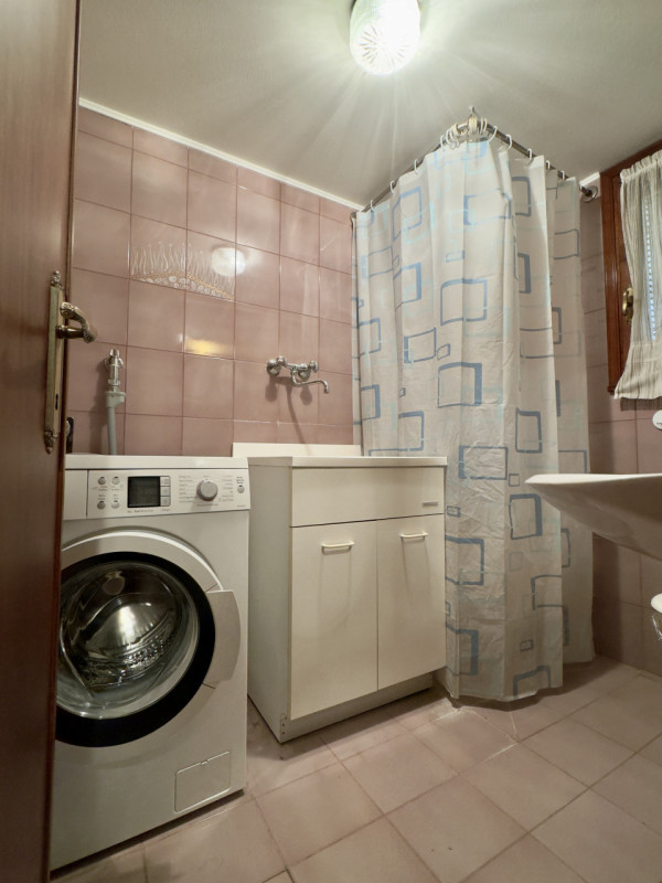 Nel cuore di Caselle di Selvazzano, in un contesto residenziale riservato e circondato dal verde,...