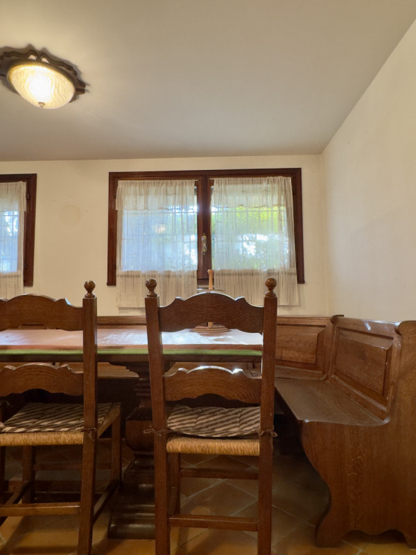 Nel cuore di Caselle di Selvazzano, in un contesto residenziale riservato e circondato dal verde,...