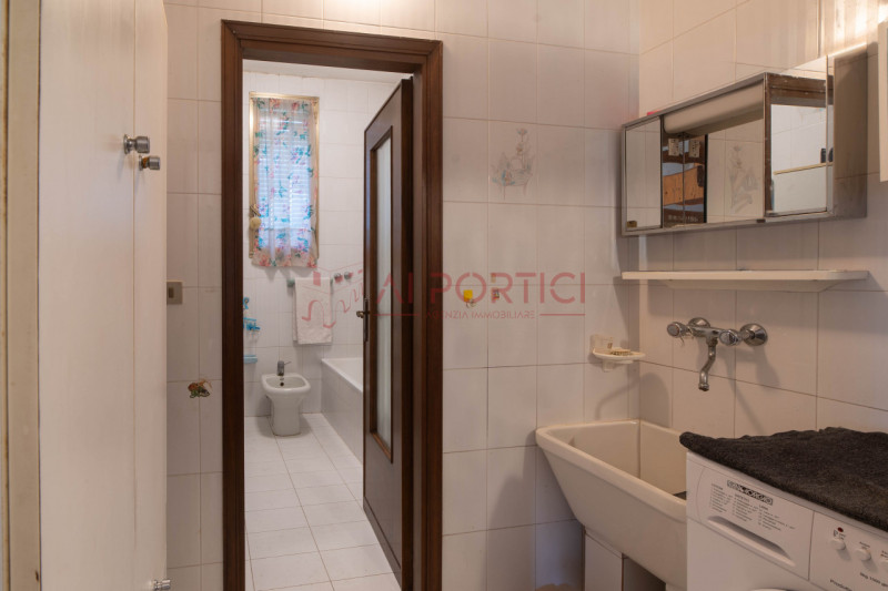 ARZERGRANDE - CASA composta da n.2 APPARTAMENTI indipendenti con 2000 MQ. di area esterna. 

COMP...