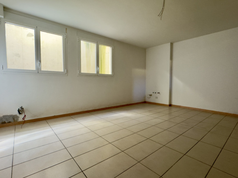 TENCAROLA – In posizione centrale e comoda a tutti i principali servizi, al capolinea del bus 12 ...