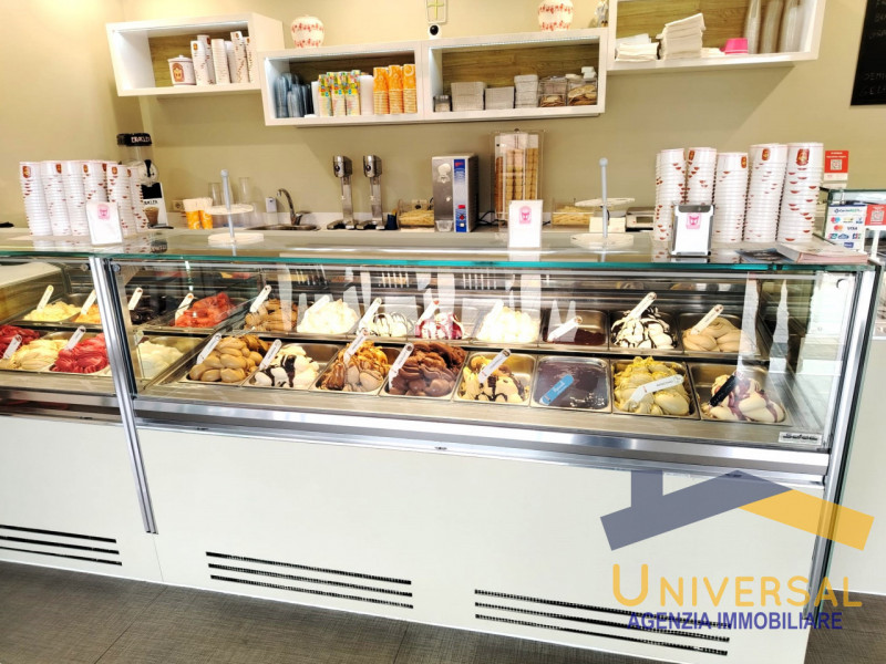 Proponiamo in vendita un’interessante attività commerciale di gelateria artigianale situata nella...