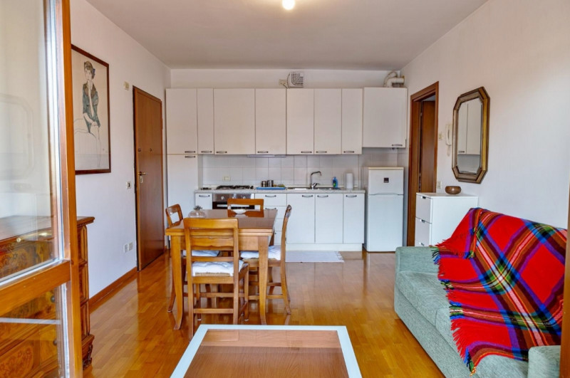 VICENZA - ZONA DI POLEGGE: AMPIO MINI AL PIANO PRIMO, COMPLETAMENTE ARREDATO E CON GARAGE - RIF. ...