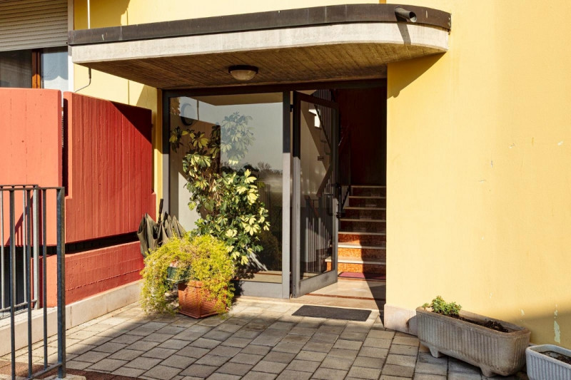 VICENZA - ZONA DI POLEGGE: AMPIO MINI AL PIANO PRIMO, COMPLETAMENTE ARREDATO E CON GARAGE - RIF. ...