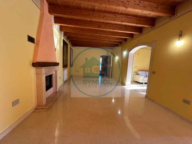 In una tranquilla zona residenziale di San Giorgio delle Pertiche, lontana dal traffico ma a poch...