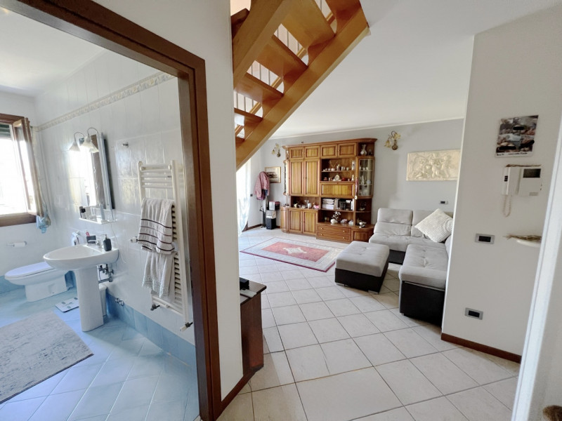 (Per INFO Cristina 3389226442) A soli 5 minuti di strada da Selvazzano Dentro, in una zona tranqu...