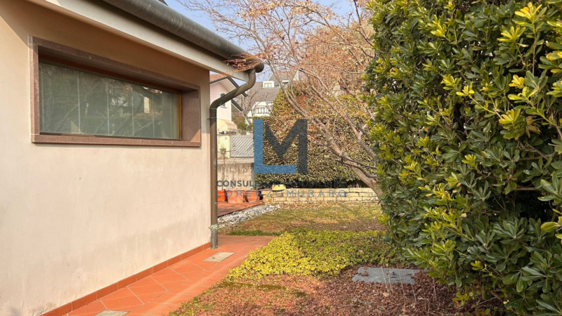 In esclusivo contesto residenziale a Montebelluna proponiamo in vendita signorile villa residenzi...