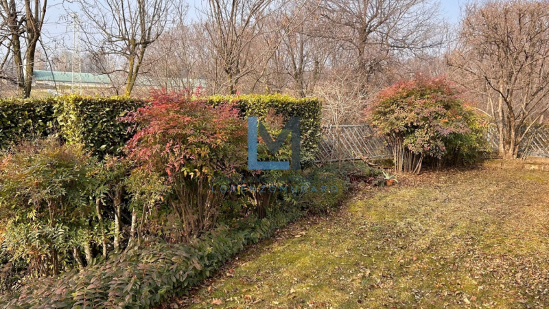 In esclusivo contesto residenziale a Montebelluna proponiamo in vendita signorile villa residenzi...