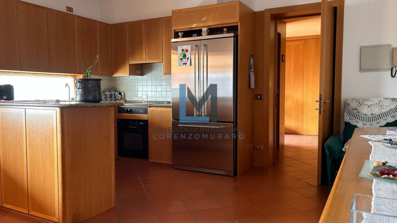 In esclusivo contesto residenziale a Montebelluna proponiamo in vendita signorile villa residenzi...