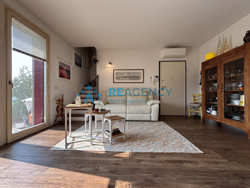 Se cerchi una casa comoda, luminosa e con vista panoramica, questa soluzione fa al caso tuo! Situ...