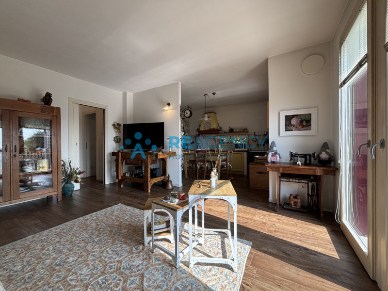 Se cerchi una casa comoda, luminosa e con vista panoramica, questa soluzione fa al caso tuo! Situ...