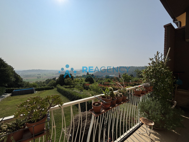 Se cerchi una casa comoda, luminosa e con vista panoramica, questa soluzione fa al caso tuo! Situ...