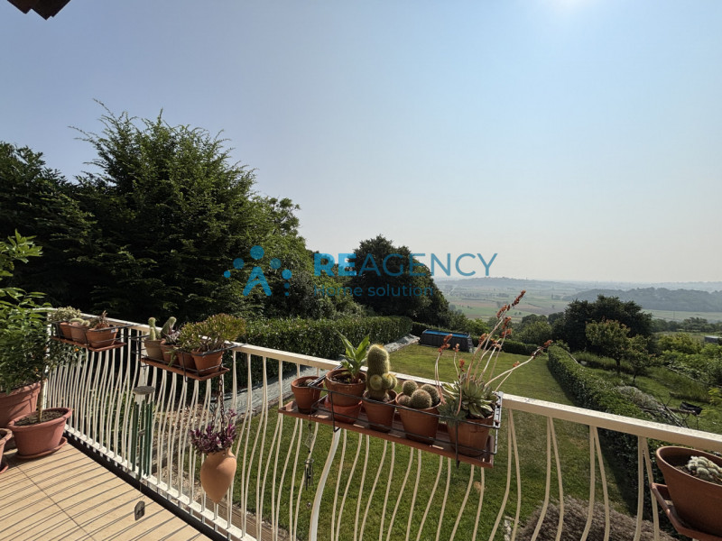 Se cerchi una casa comoda, luminosa e con vista panoramica, questa soluzione fa al caso tuo! Situ...