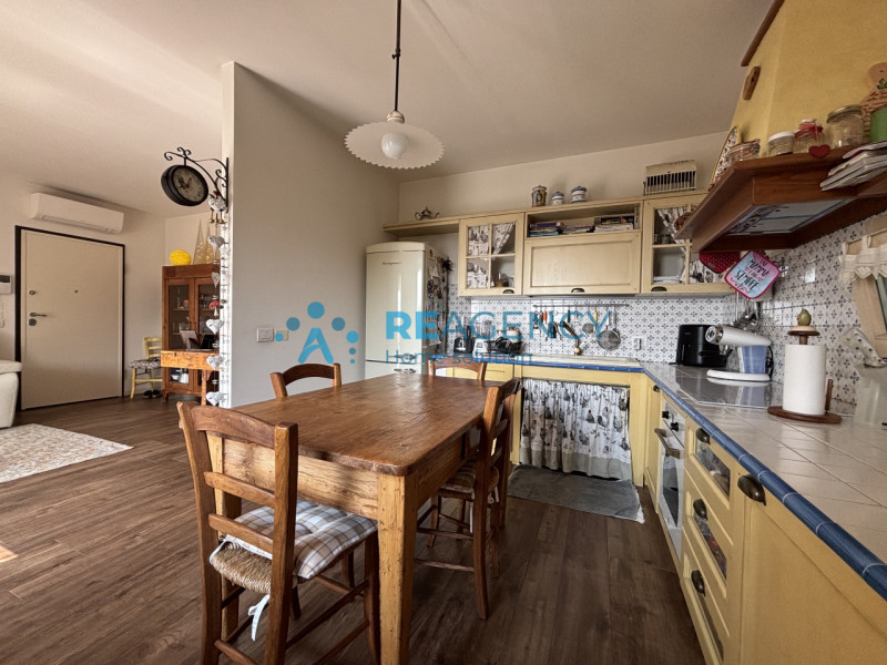 Se cerchi una casa comoda, luminosa e con vista panoramica, questa soluzione fa al caso tuo! Situ...