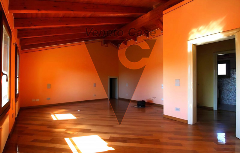 Scopri questa magnifica casa singola terratetto situata nel centro di San Giorgio delle Pertiche....