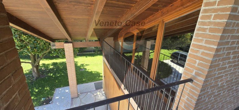 Scopri questa magnifica casa singola terratetto situata nel centro di San Giorgio delle Pertiche....