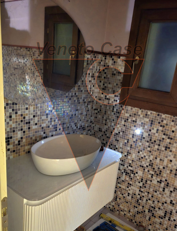 Scopri questa magnifica casa singola terratetto situata nel centro di San Giorgio delle Pertiche....