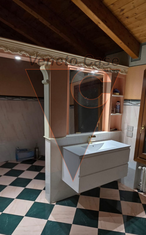 Scopri questa magnifica casa singola terratetto situata nel centro di San Giorgio delle Pertiche....