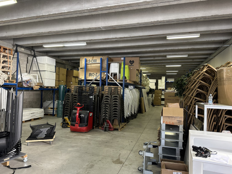 Vicenza: in zona industriale Est, proponiamo in locazione un laboratorio/magazzino di complessivi...