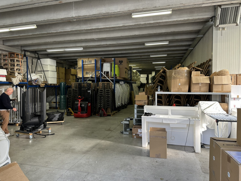 Vicenza: in zona industriale Est, proponiamo in locazione un laboratorio/magazzino di complessivi...