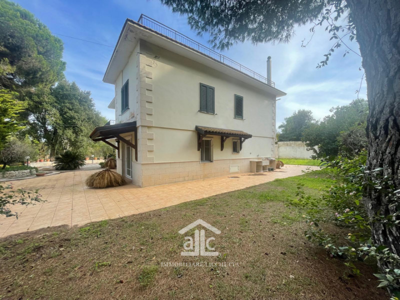 Ville e Villette in Vendita a Vernole