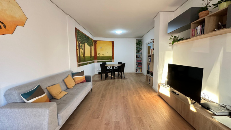 Alla Guizza, in via Pascoli, proponiamo in vendita un appartamento completamente ristrutturato e ...