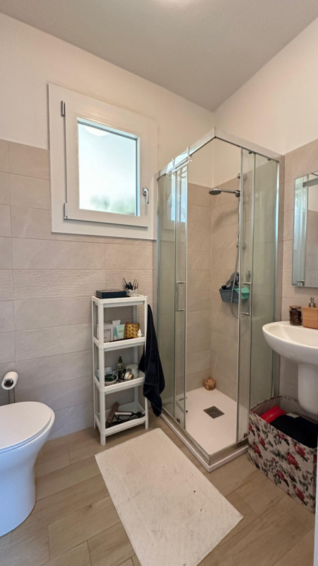 Alla Guizza, in via Pascoli, proponiamo in vendita un appartamento completamente ristrutturato e ...