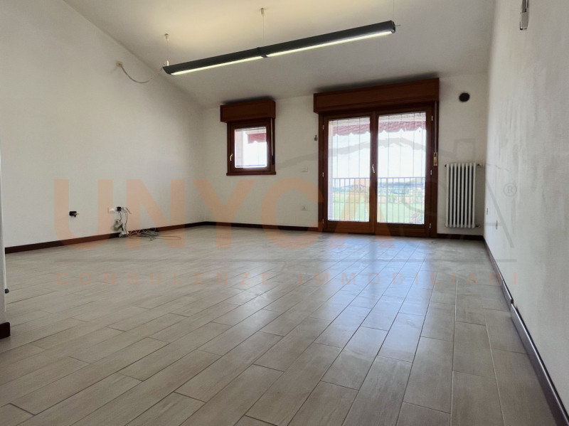 MESTRINO: fraz. Arlesega. Proponiamo in vendita un ampio e luminoso appartamento tricamere.
L'imm...